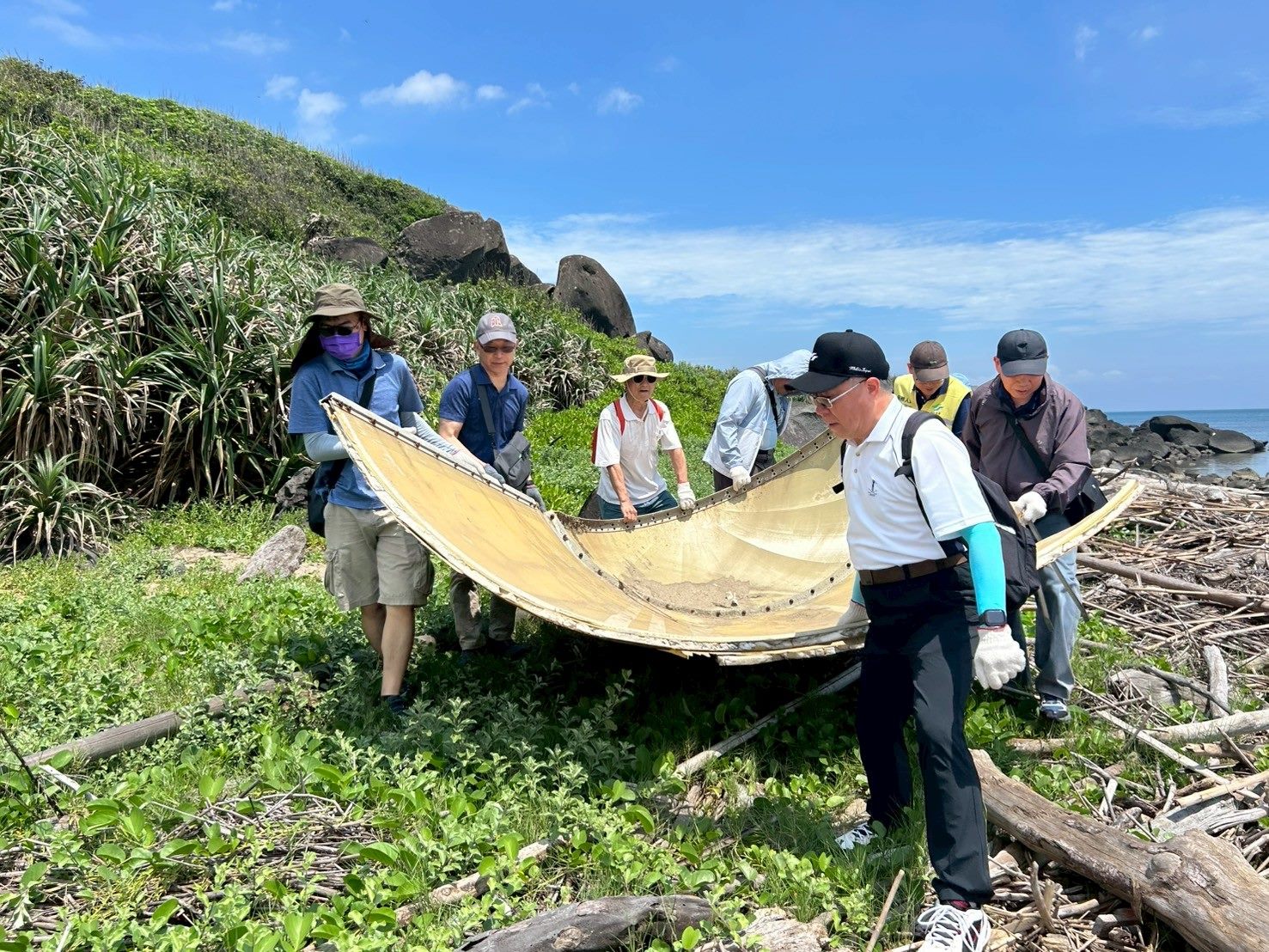 臺北捷運公司及工會   響應世界海洋日淨灘活動實踐環保...