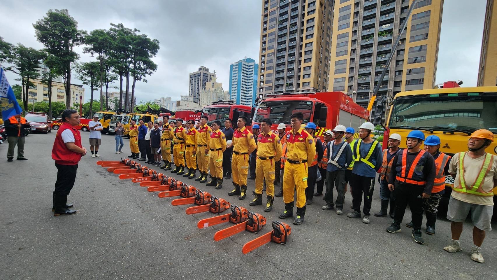高市府2梯次 98人及各式機具支援嘉義縣、市救災