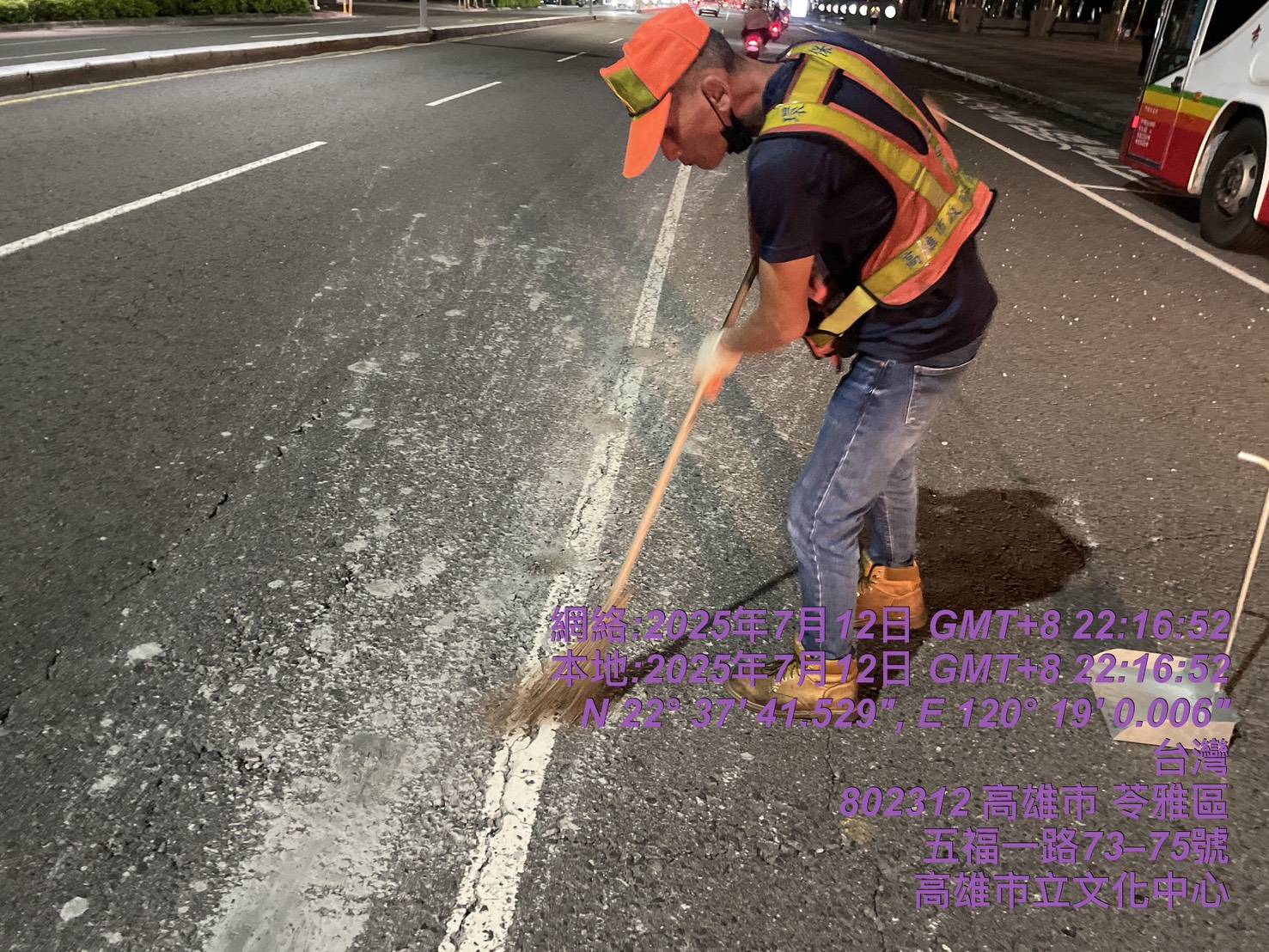 夜間掉砂石擾交通  環保局已完成清除並告發...