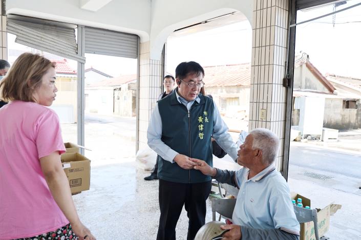 黃偉哲市長深入七股與下營勘災   全力協助災區復原重建...