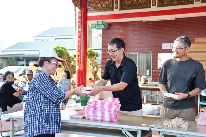 黃偉哲市長偕慈濟基金會勘災   感謝野崎孝男發送熱食慰問...