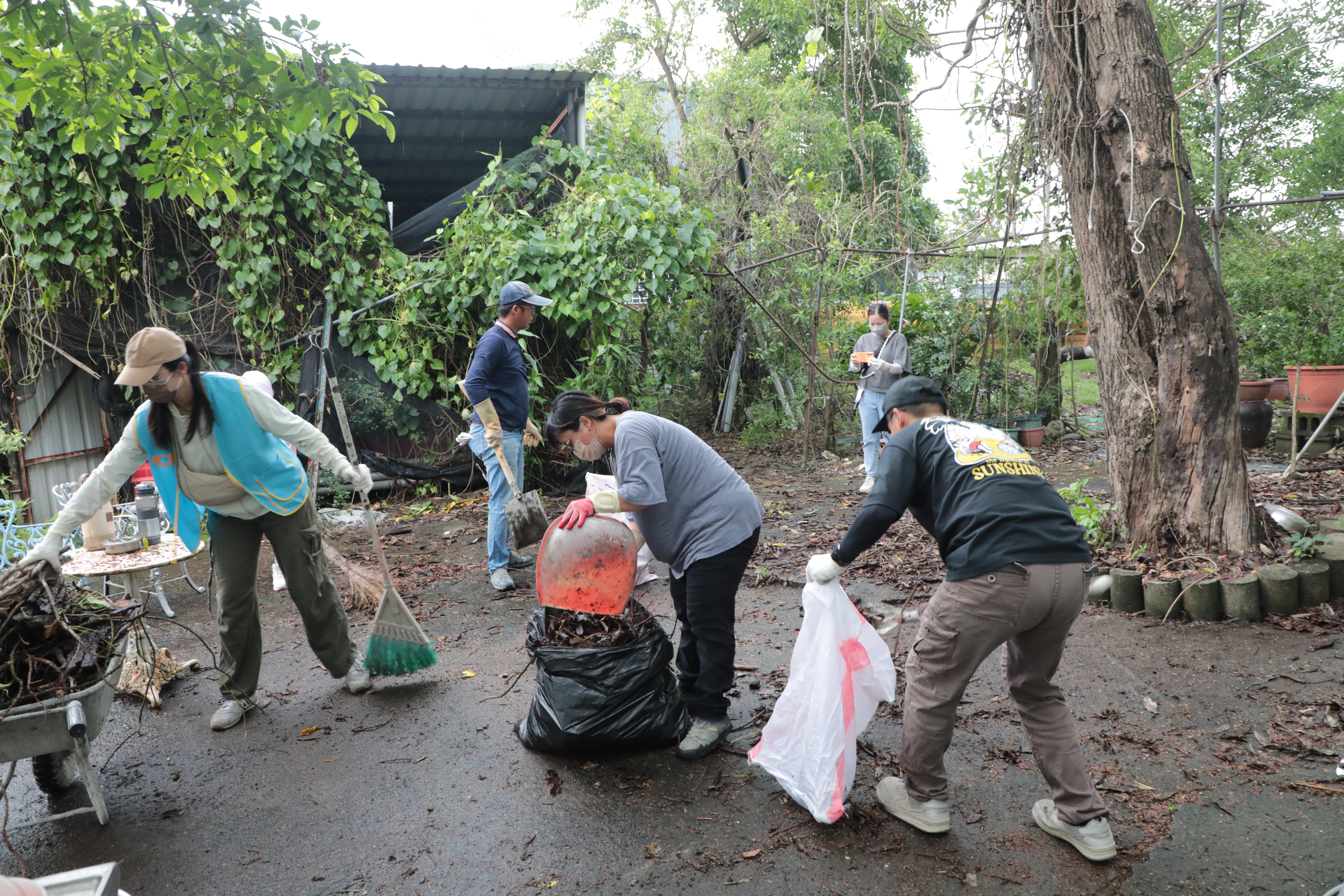 「風雨後最美的風景」各地志工助災民整理家園  ...