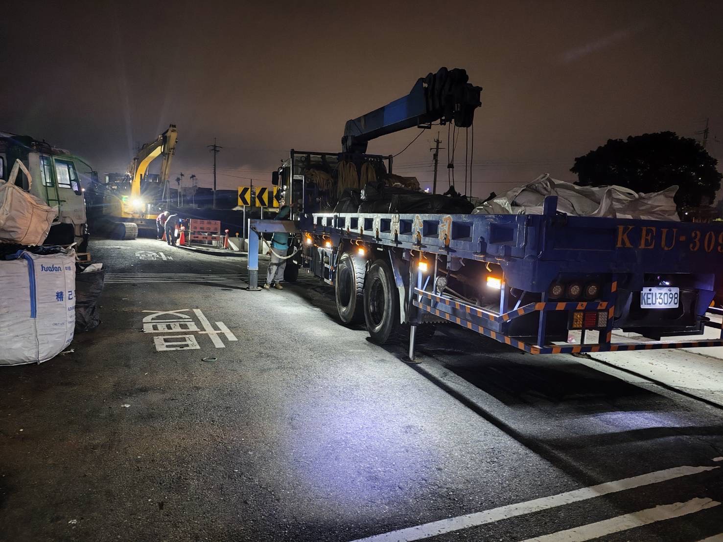 安良港大排護岸降雨掏空 水利局迅速派員搶險加固 