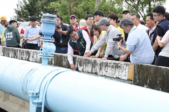 行政院長卓榮泰視察白河與後壁   宣布啟動「雲嘉南前進指...