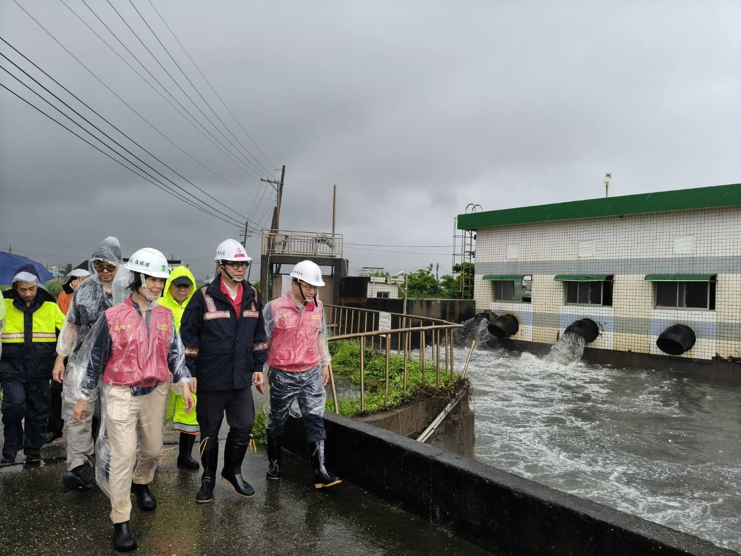 陳其邁市長視察茄萣、永安、彌陀與梓官沿海防汛整備 落實側溝排水通暢全面戒備