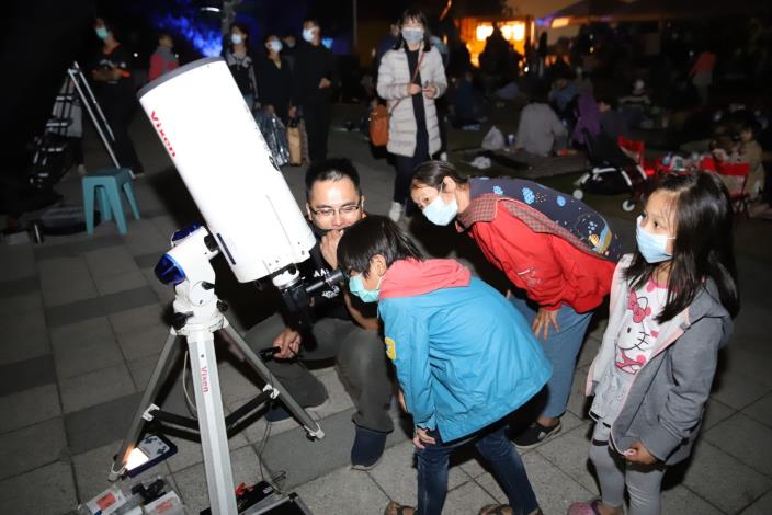 南瀛天文館將辦理天文講座、夜間星空導覽及望遠鏡觀測等精彩活動。