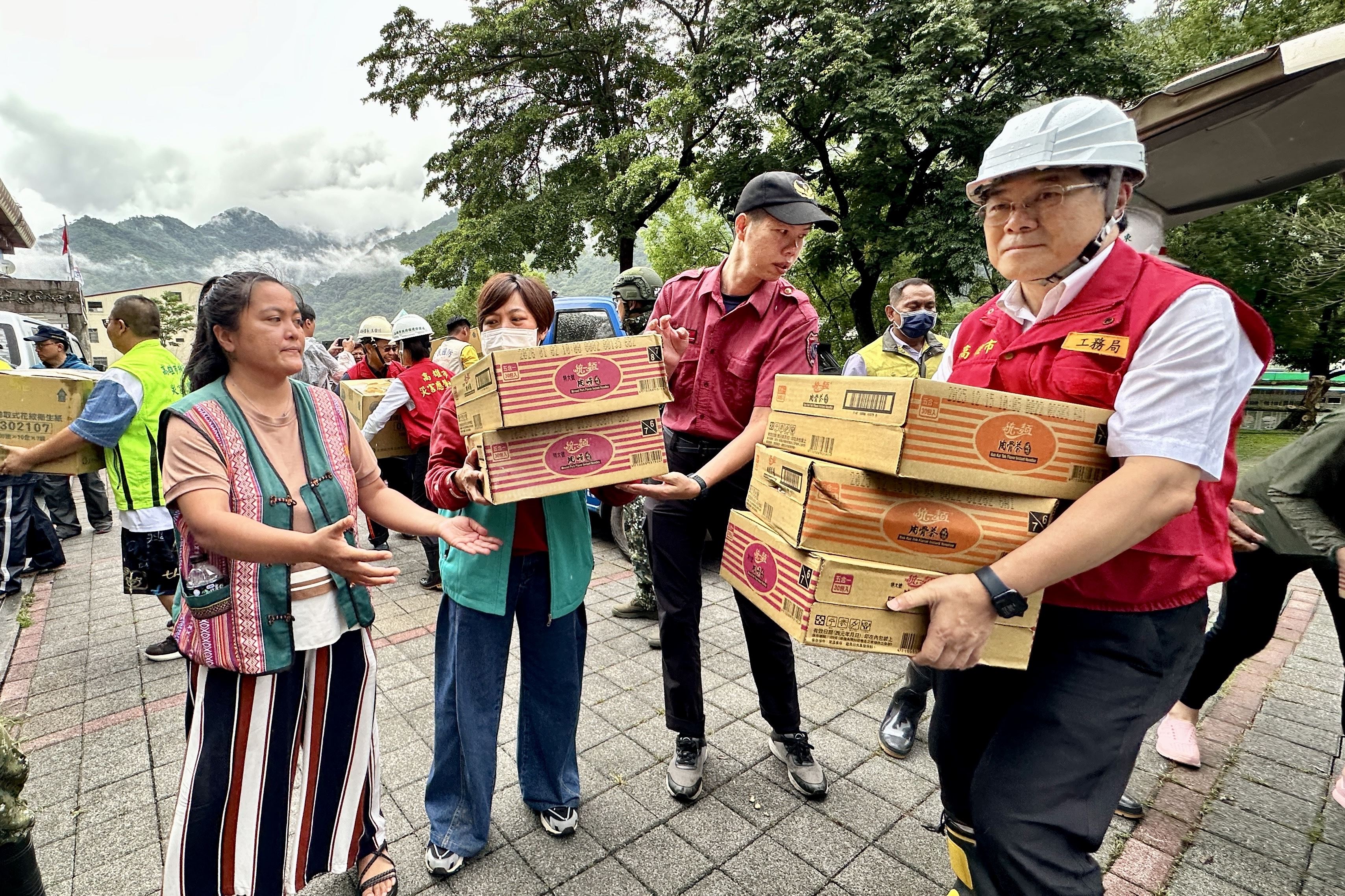 高雄山區豪雨不斷 陳其邁再赴六龜桃源關心搶通搜救進度
