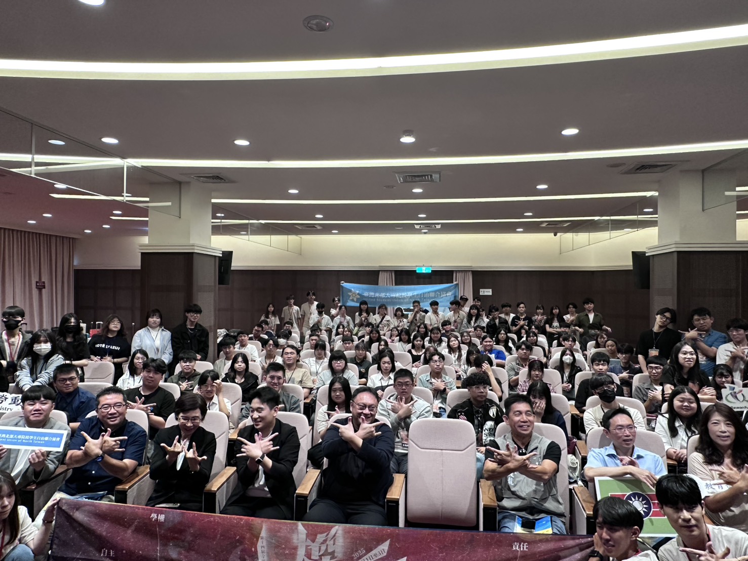 自己的國家自己救！ 鄭副分享熱血從政之路