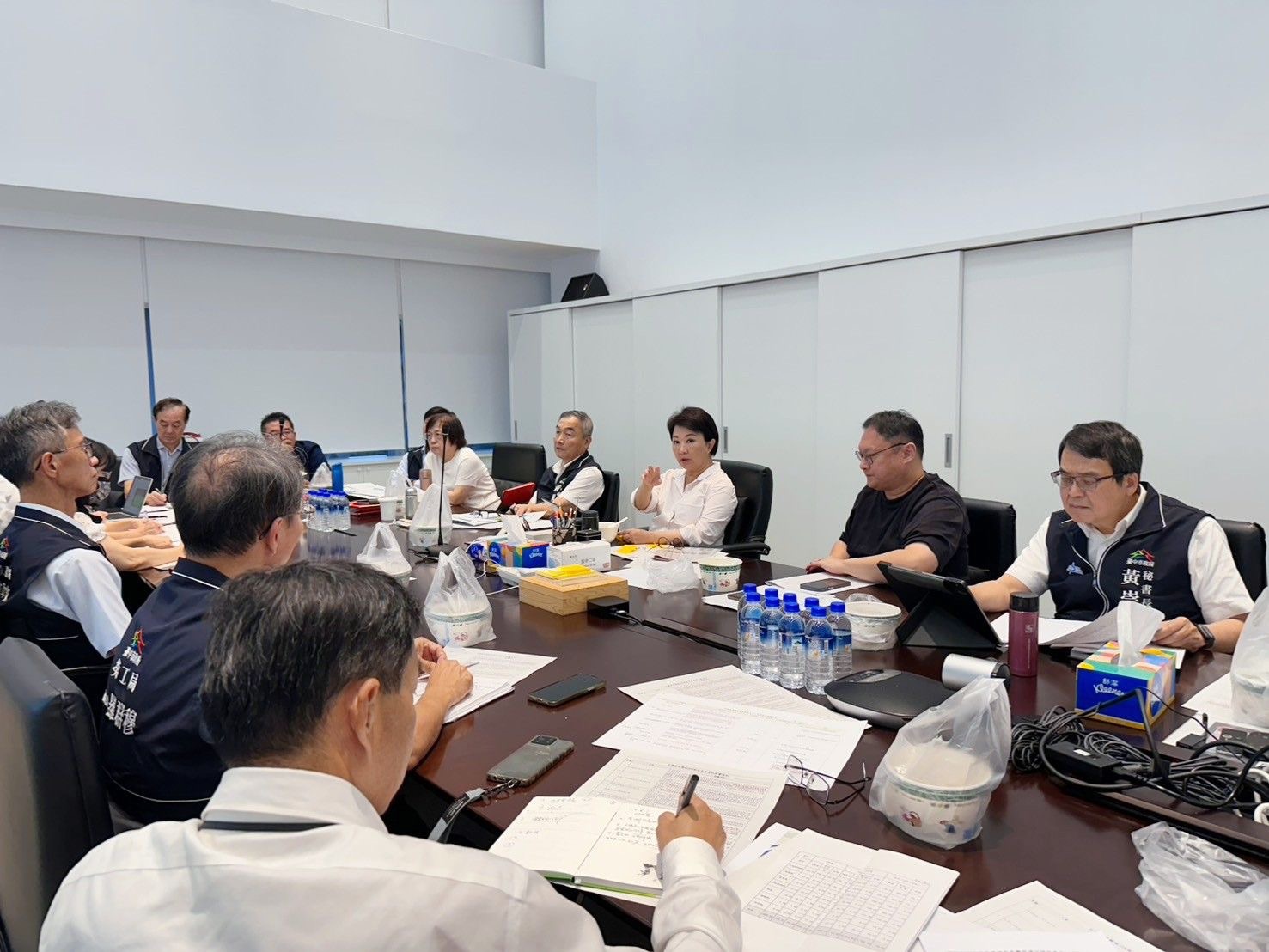 陪市民挺過關稅風暴 市長盧秀燕親召開緊急會議！ 
