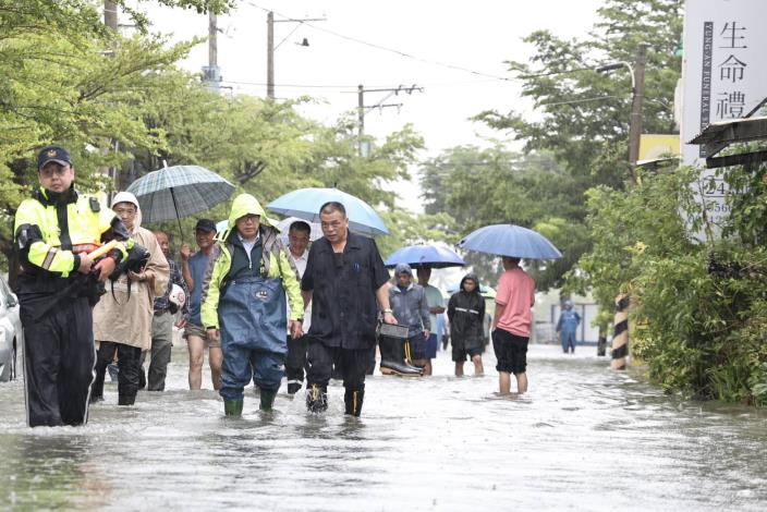 安南區北安路與培安路口周邊積水封閉  
