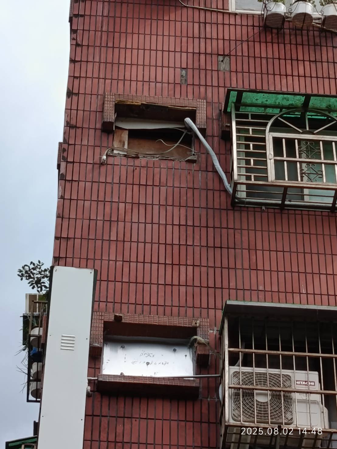 外牆磁磚剝落建管處裁罰6萬   並呼籲重視大樓外牆安全...