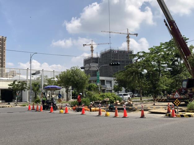 市區西拉雅大道(近陽光大道處)發生道路局部凹陷