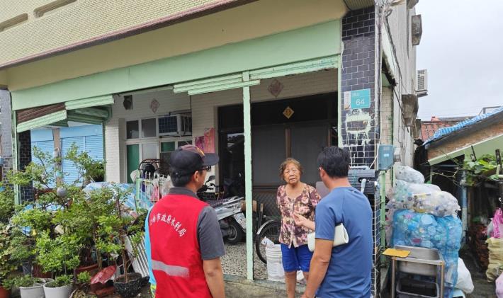 臺南市政府水利局積極媒合七股區屋頂修繕  已完成勘查約8...