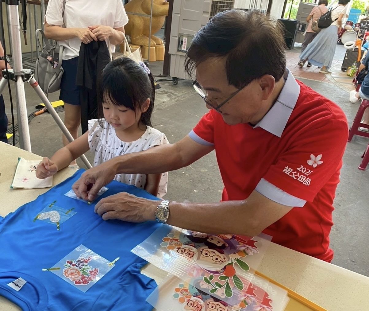 「情牽祖孫共團圓  手握幸福代代傳」凝聚家庭情感...