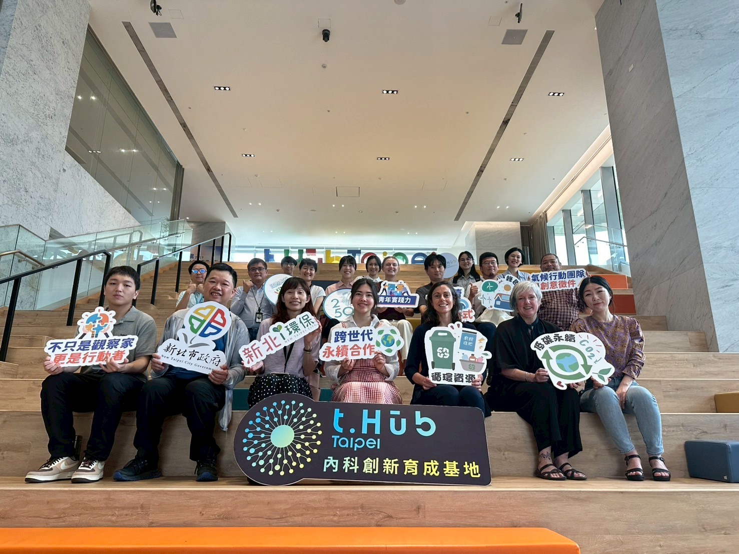 新北率國際青年走訪ESG企業與環教場域 以AI與藍曬體驗見證...