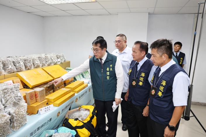 台南海巡查獲逾700公斤各式毒品  %E8城市更安全...