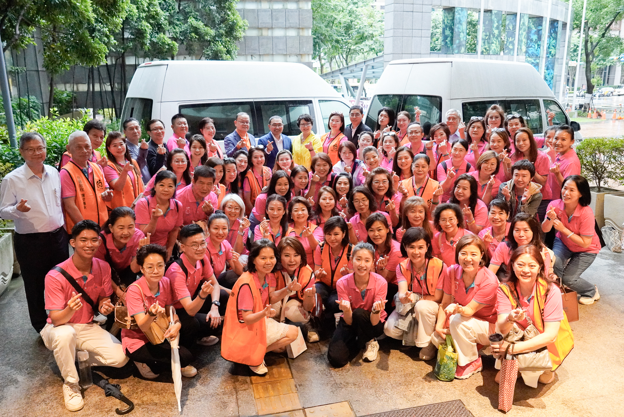 禾繕基金會攜手天麗生技由善啟程　捐贈高頂復康巴士給新...