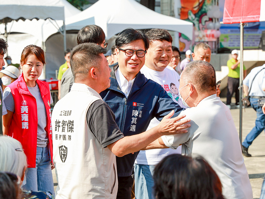 前鎮區114年重陽敬老聯歡活動  陳其邁與長輩同歡...