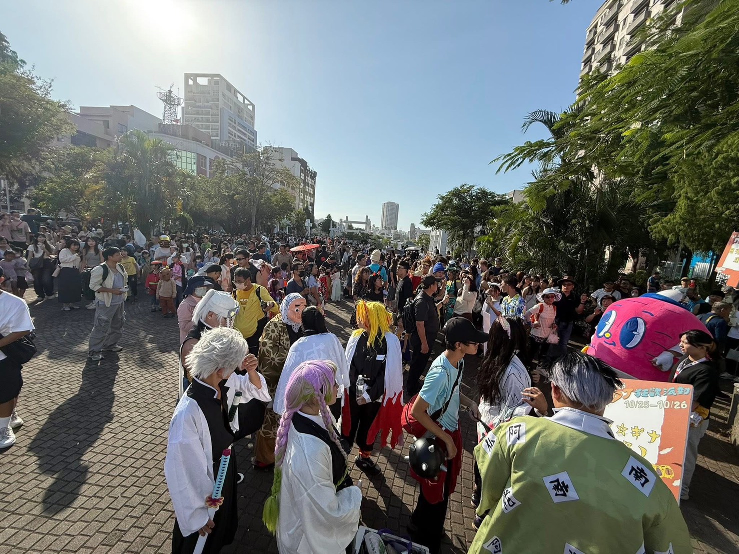 海安觀光商圈萬聖節派對熱鬧登場   萬人扮裝潮爆海安街頭