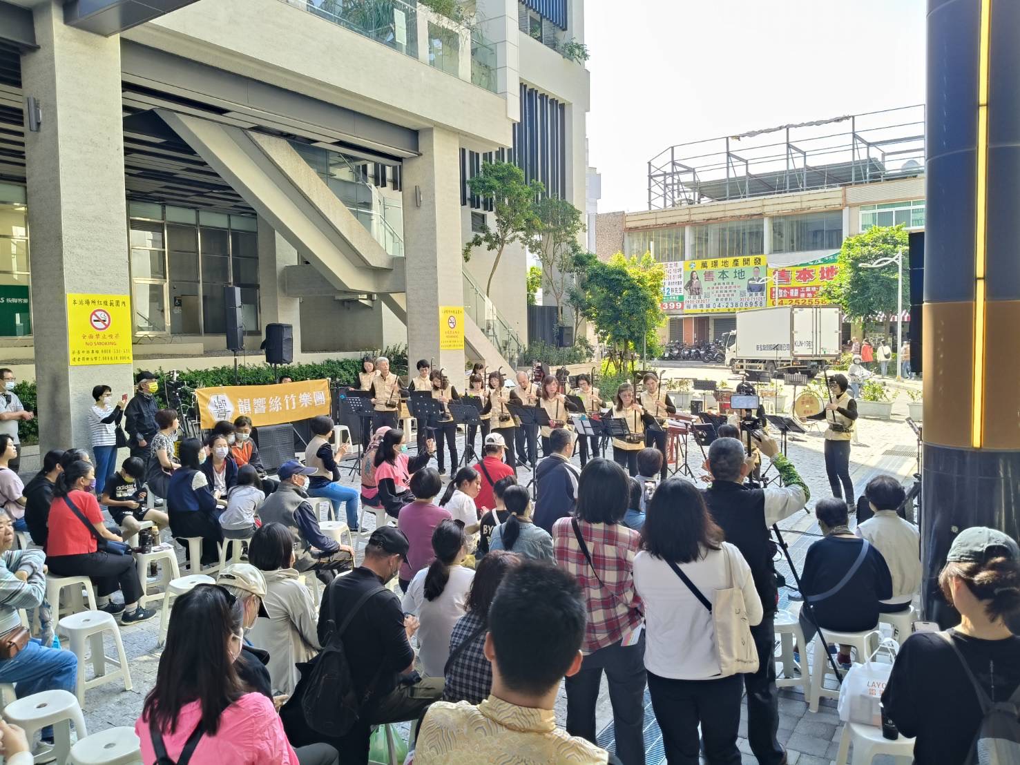 接駁、逛街、看表演一站式享受！ 豐原轉運中心串起花毯節...