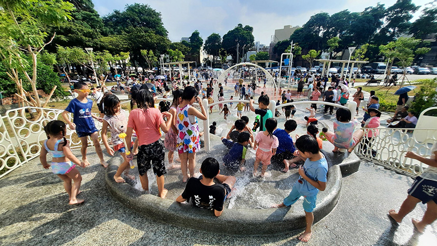 高市享平公園戲水區完工  綠意＋樂水打造親子天堂...