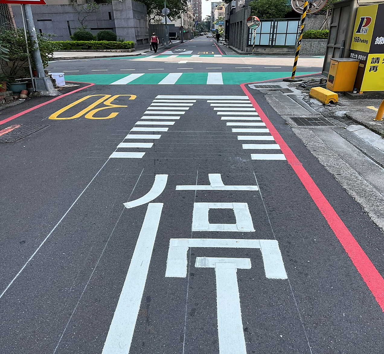 中市創新交通設計  楔型標線提醒駕駛巷口減速...