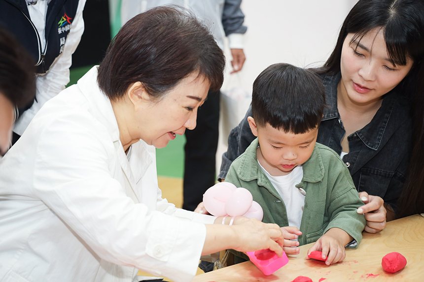 東勢親子館開館  市長欣見山城四區完善育兒據點...