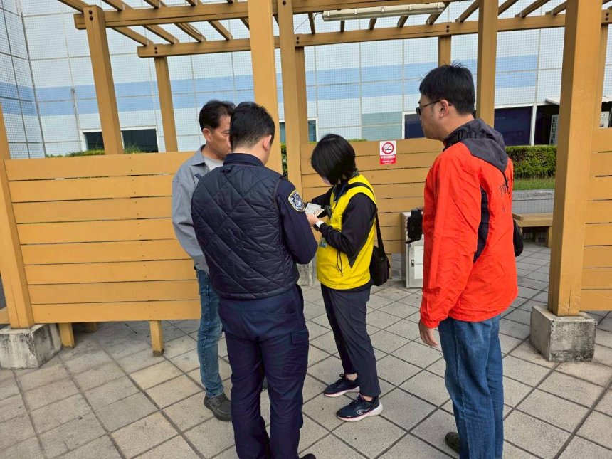 高市衛生局強化小港機場禁菸管理  戶外紅線禁菸區吸菸即...