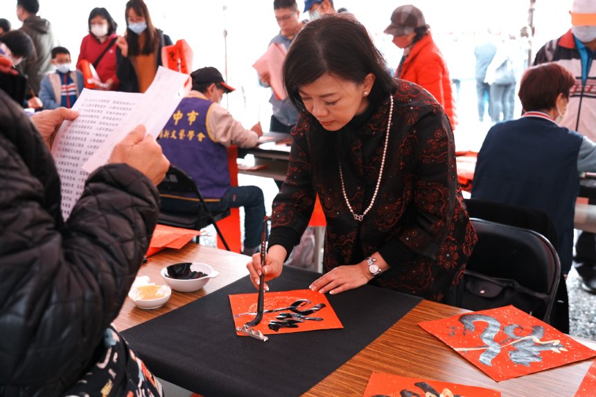 免費索取春聯年畫  台中孔廟駿馬呈祥迎春揮毫1/31登場...
