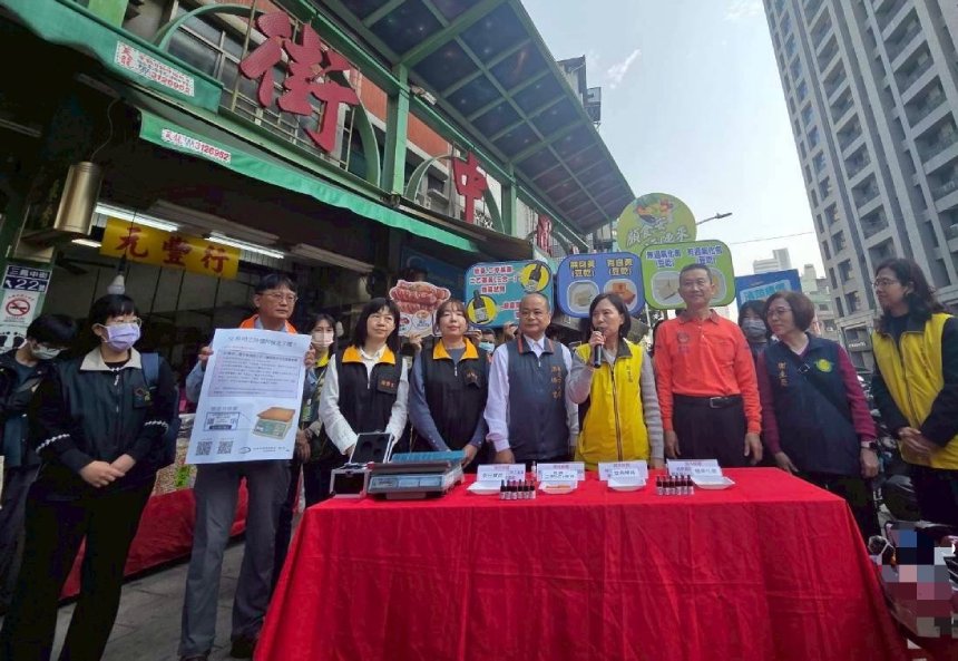 高雄市三鳳中街年貨擴大聯合稽查  為年節食品安全把關...