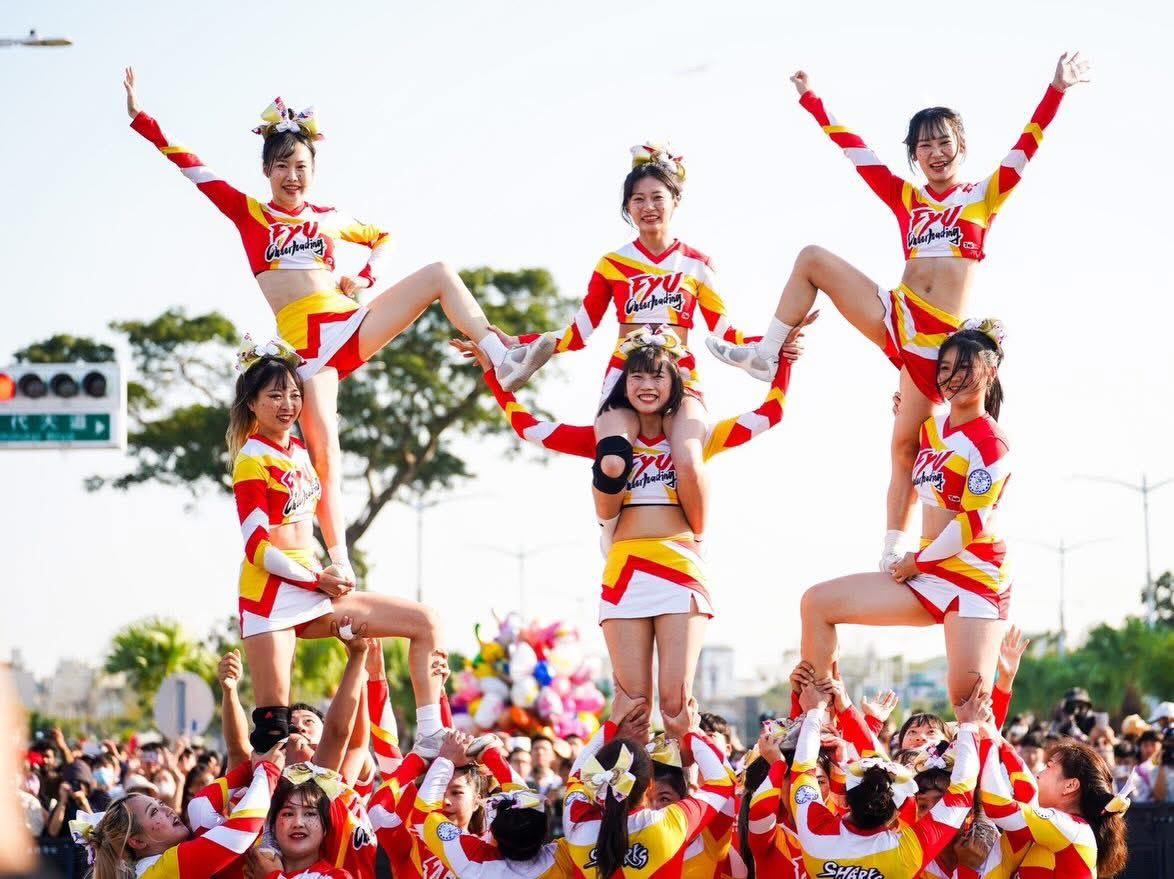 情人節放閃！高雄冬日遊樂園「閃光召集令」RGB色彩扮裝拿...