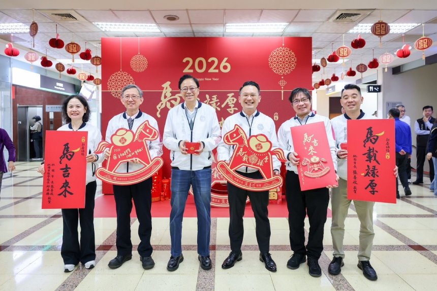 張善政率桃市府團隊辭歲  祝市民及同仁「馬載祿厚」福氣...