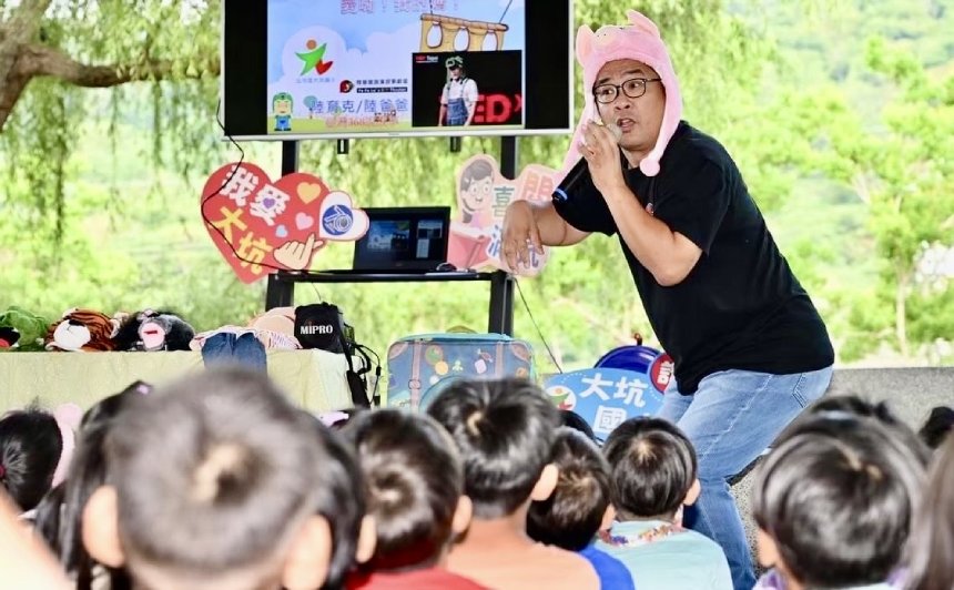 把道安說進孩子心裡！  中市交通局攜手陸爸爸劇團榮獲金...