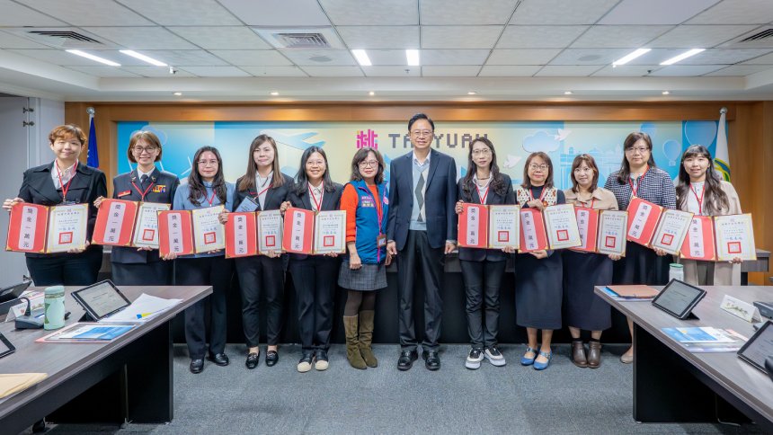 桃市傑出女性公務員表揚  張善政：兼顧家庭與職場為城市...
