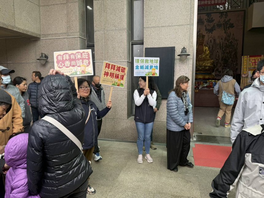 清明掃墓分流  桃園推專車免費接駁與網路祭祀...