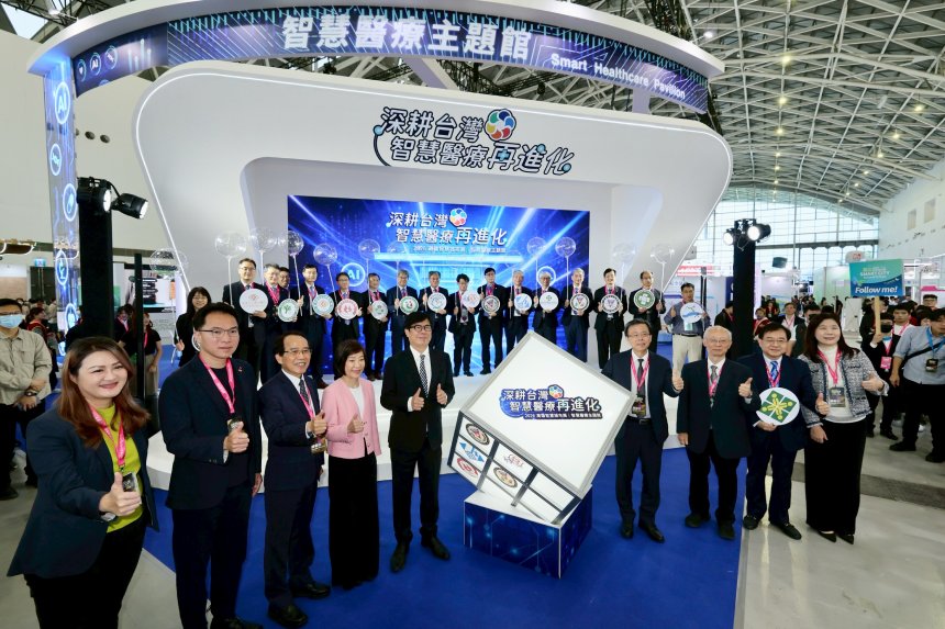 2026高雄智慧城市展開幕  陳其邁見證高雄以人為本的智慧城...