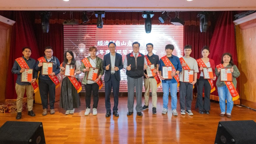 表揚龜山產業園區模範勞工  張善政盼與勞工攜手邁向智慧...