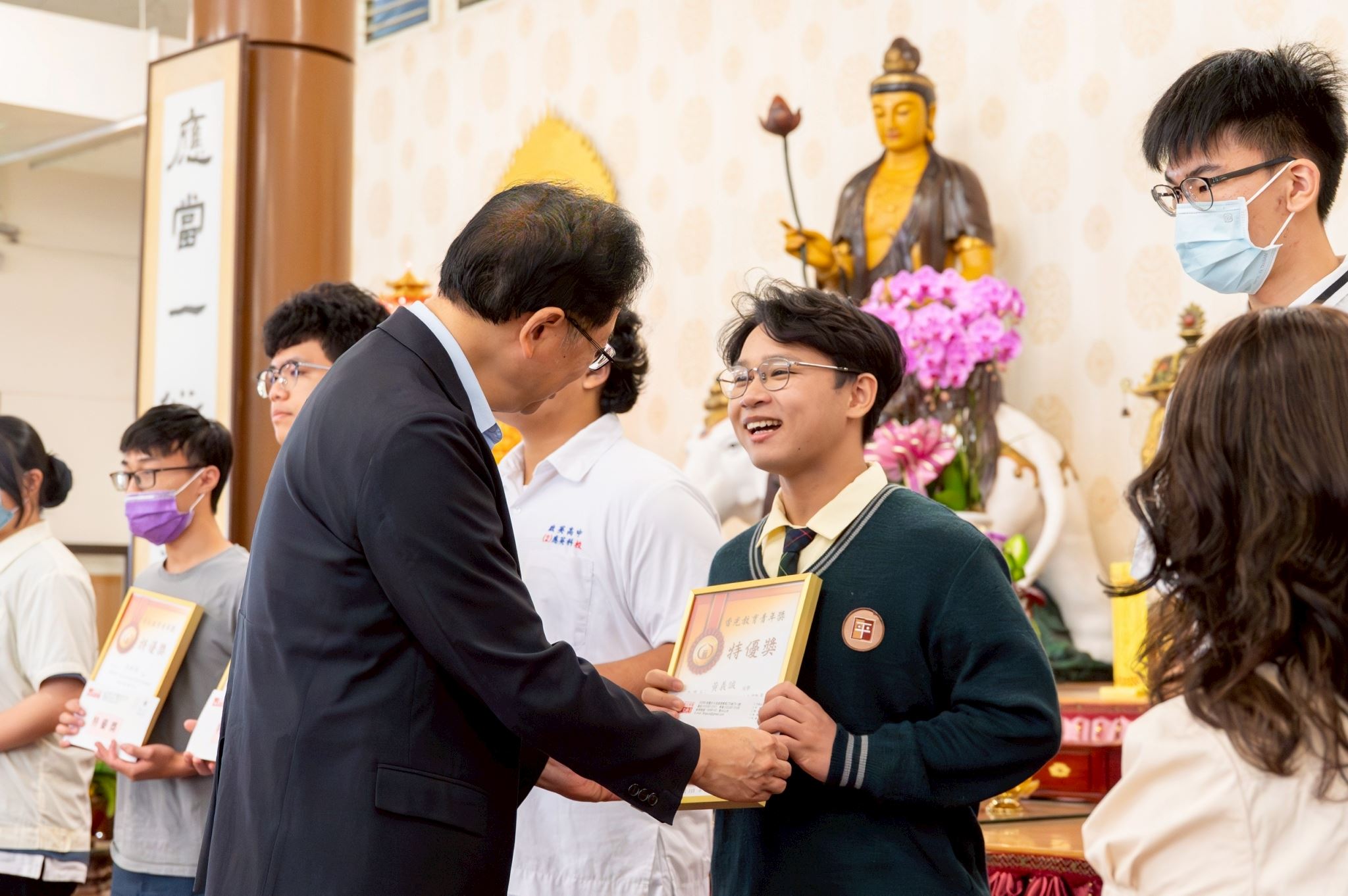 香光教育青年獎學金頒獎　張市長勉勵高中生培養專長迎向...