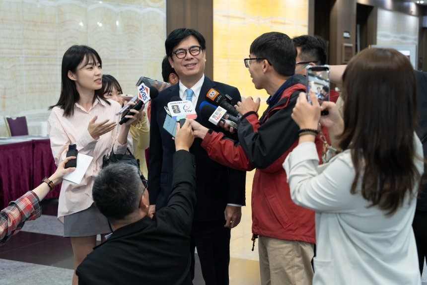 陳其邁市長出席「國鼎智慧城市論壇」,與桃園市長張善政、台北市長蔣萬安等人交流對話、交換經驗。