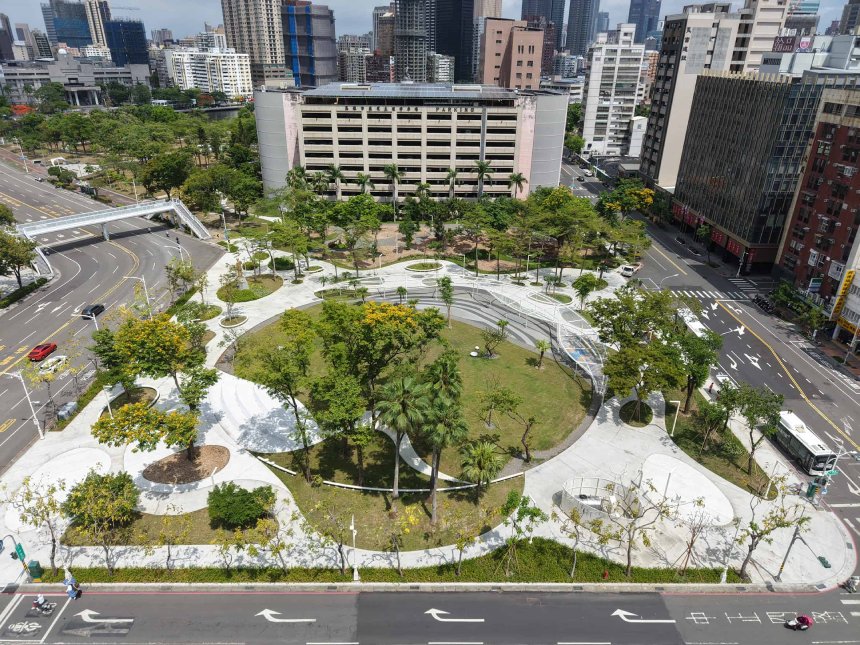 歷時1年改造  鹽埕廣場升級成最美城市客廳