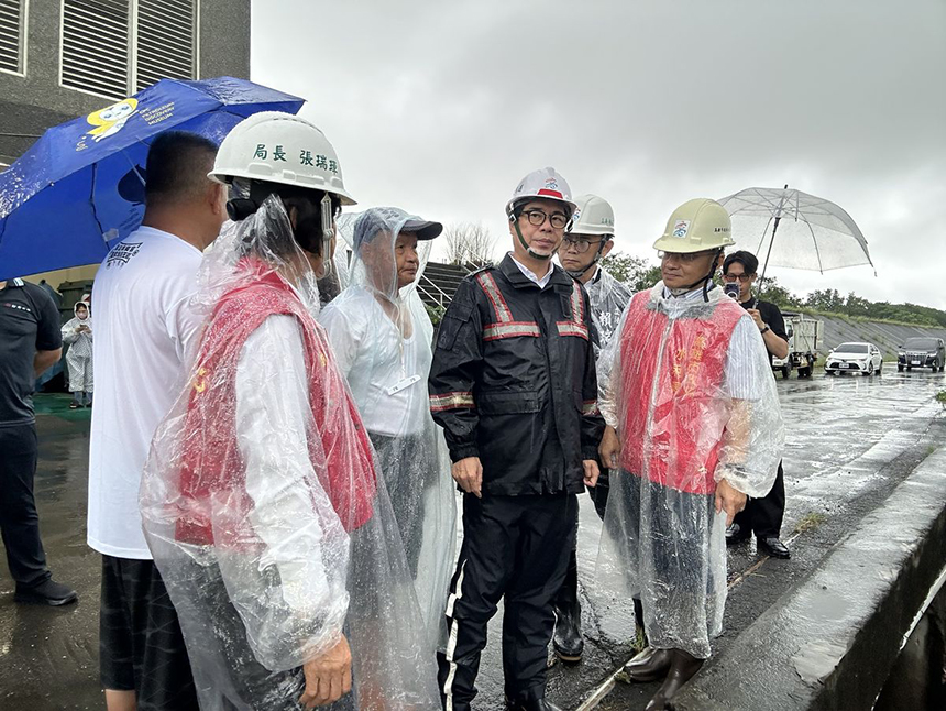 米克拉颱風外圍環流挾豪雨襲旗美地區  陳其邁市長視察抽水站