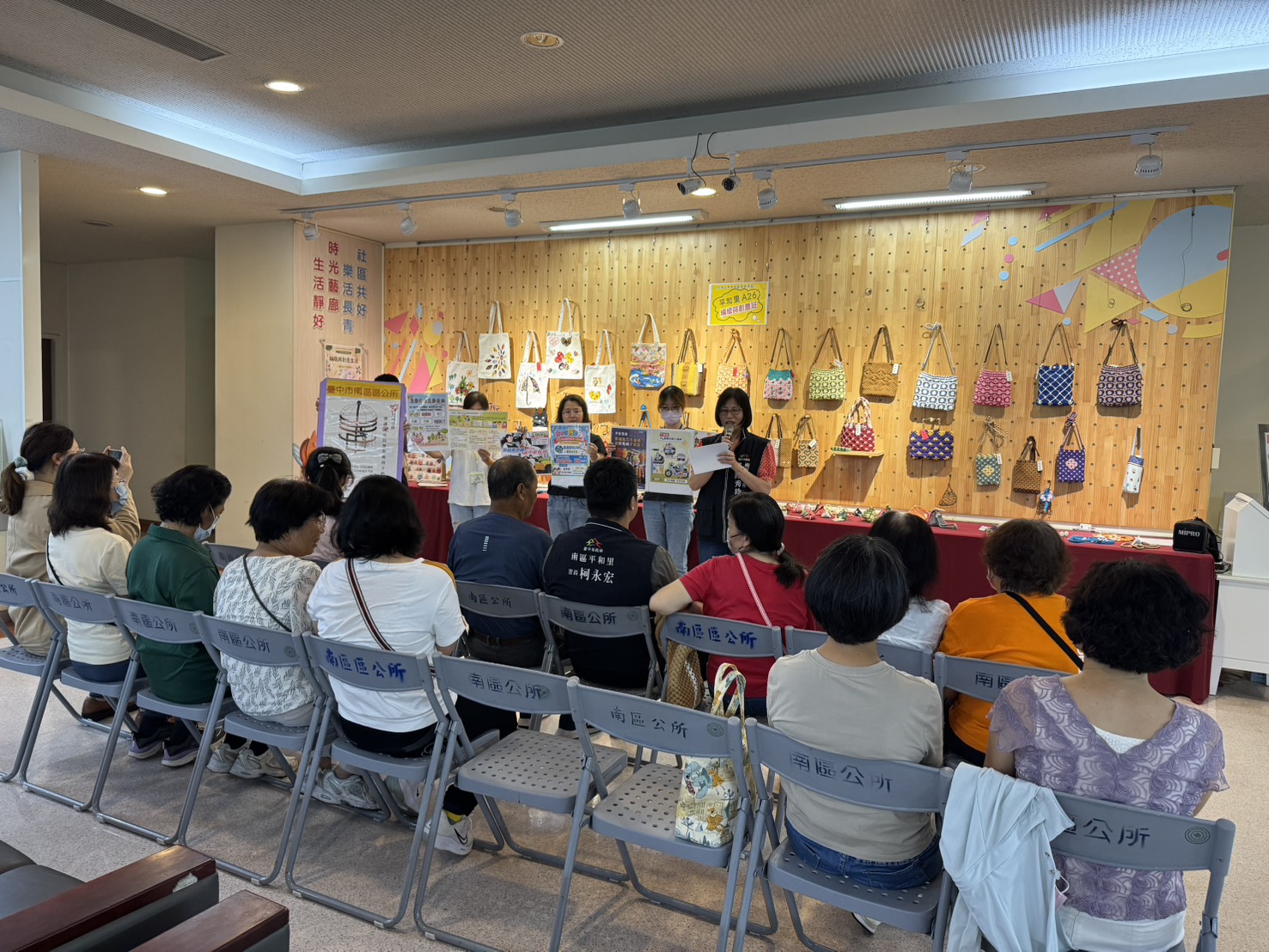長青學苑編織藝展讓長者燦笑樂活