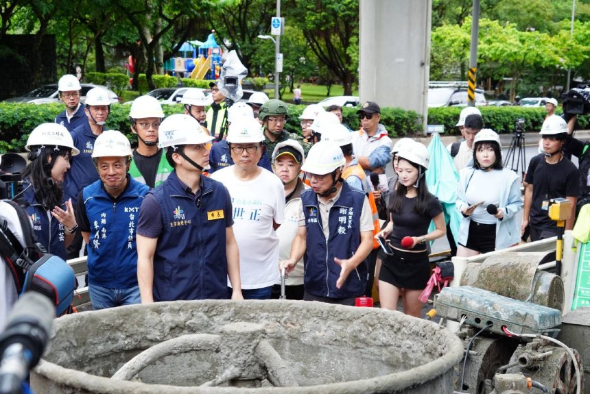 視察內湖區成功路四段邊坡整治工程  蔣萬安：儘速完成整...