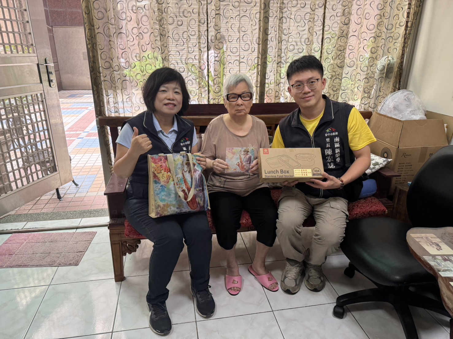 南區區長關懷獨居長者 鼓勵終身學習活出精彩樂齡