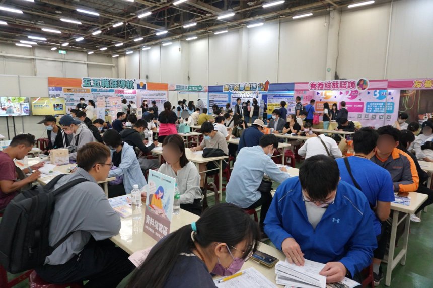 年度最大檔就博會10/3登場！  逾4,800職缺、最高月薪8萬元...