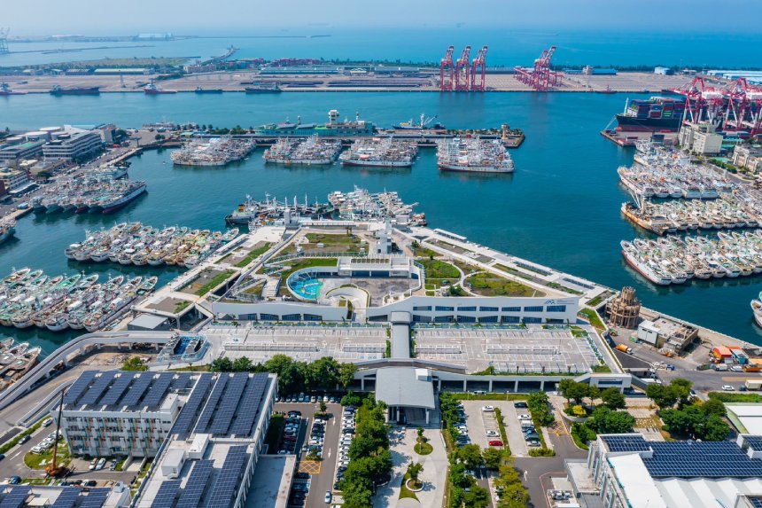 高雄市海洋局長石慶豐表示，中央推動前鎮漁港整建，並非單一建物或單項設施翻新，而是從碼頭安全、食品衛生、雨污水系統、船員生活到產業環境的全面升級。