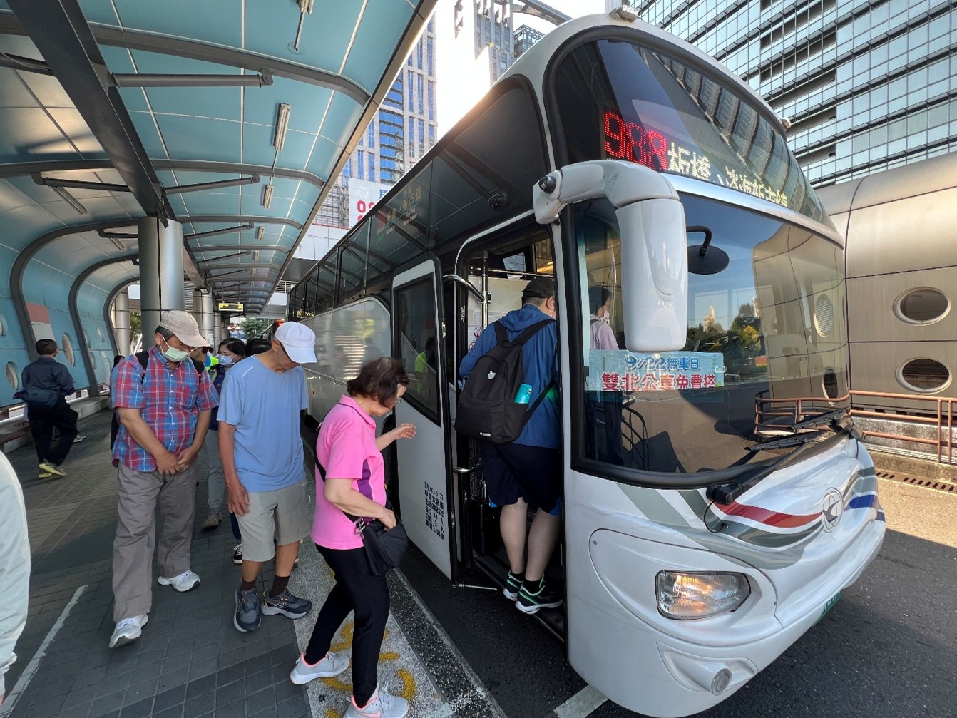 922世界無車日雙北公車免費搭 運量增加1成...