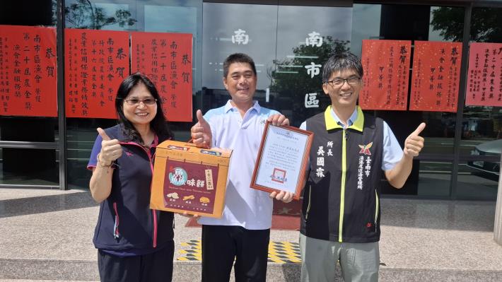 漁民海上英勇救援體力不支民眾 市府頒發感謝狀表彰義行...