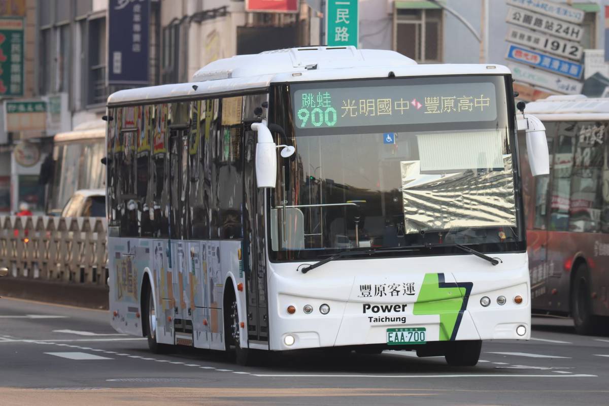 交通局加值17條公車路線服務