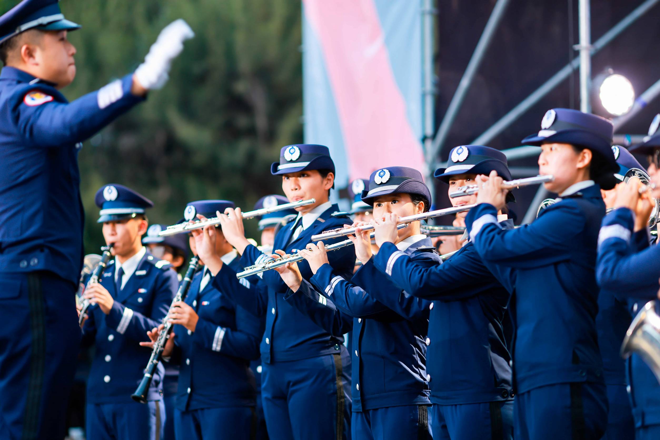 空軍官校軍樂隊於開園儀式現場演出,為醒村開園揭開序幕